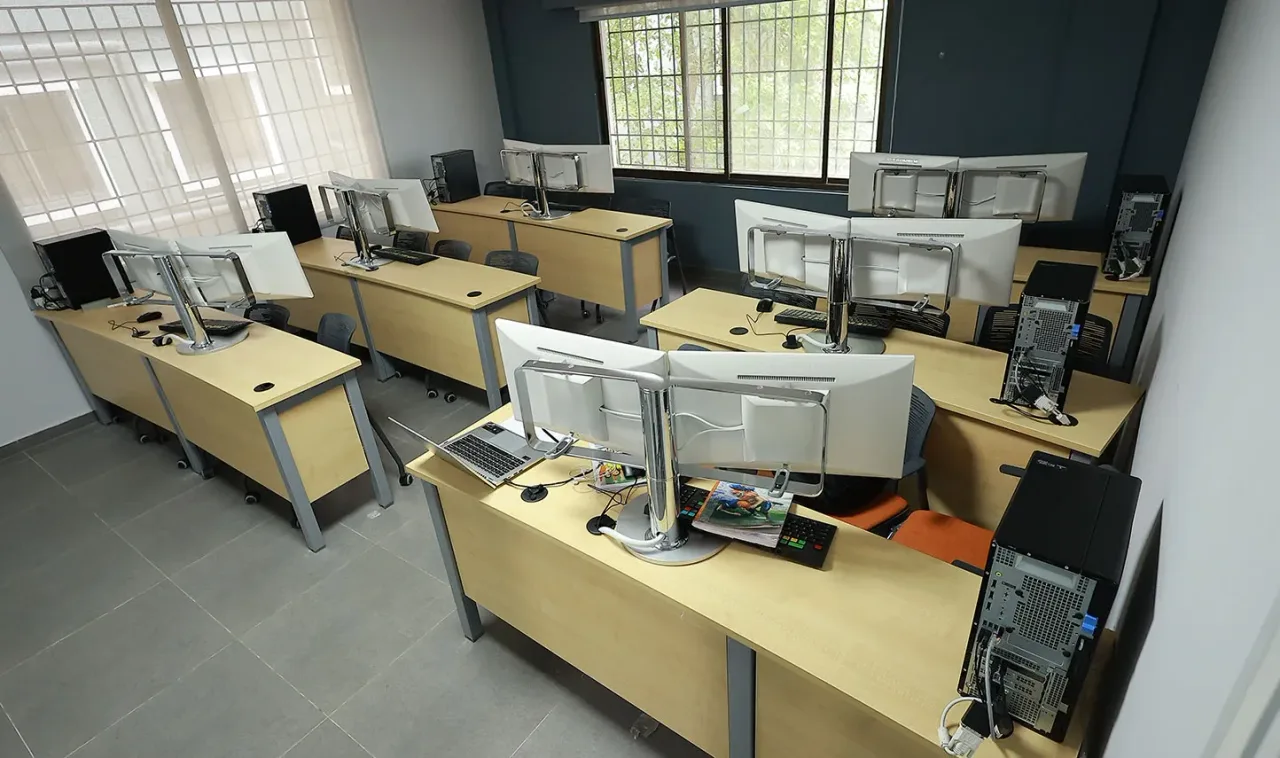 campus 8