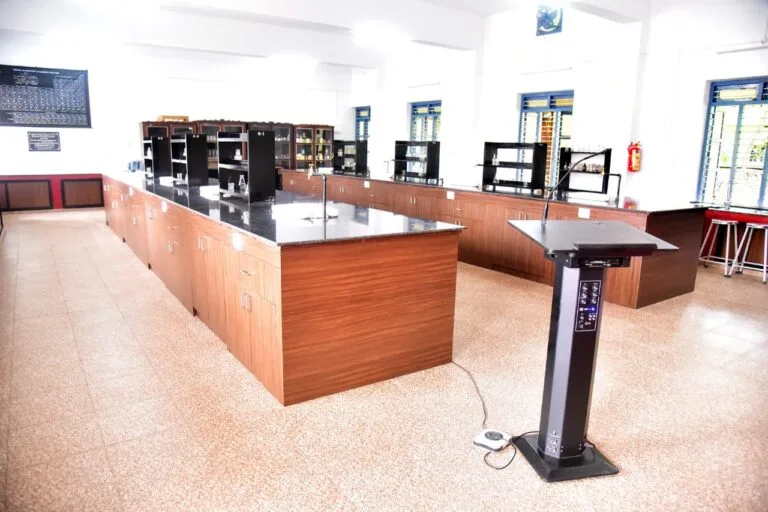 campus 8