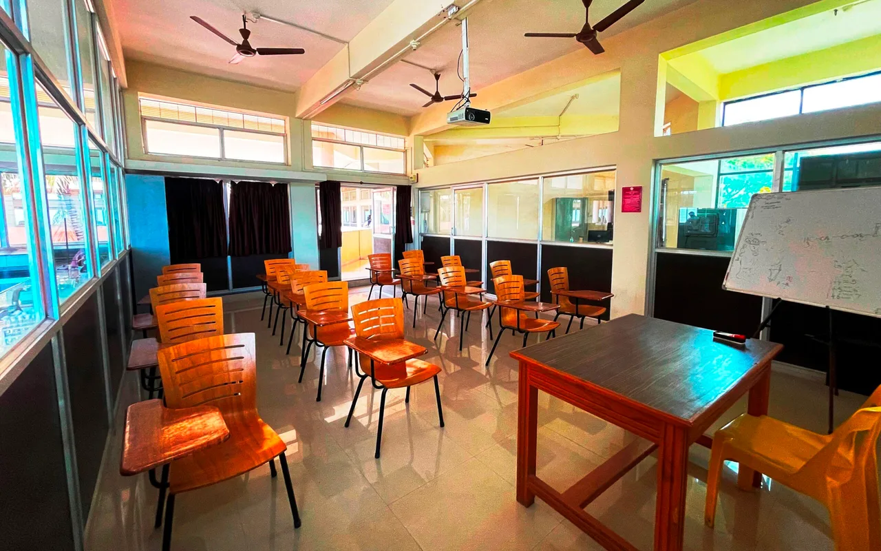 10Classroom PG — D.S.T.S. Mandal's College of Pharmacy, Solapur