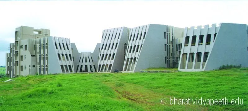 01 College Building.jpg — Bharati Vidyapeeth College of Pharmacy, Kolhapur