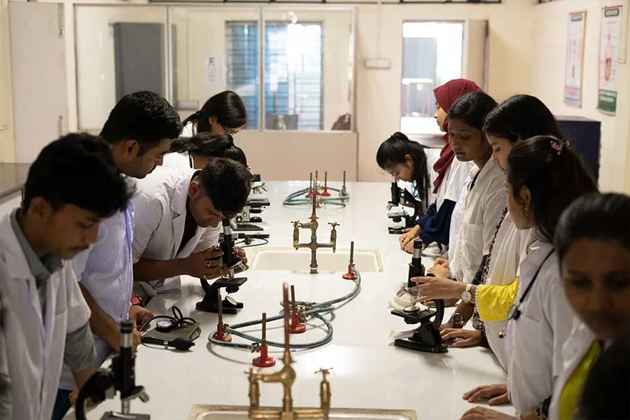 group-of-students-using-microscopes-during-practical-lab-session — Sahajpath College of Pharmacy