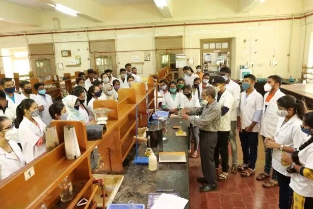 General instructions to B.Sc. students in UG Chemistry Laboratory A. — Karnatak Science College, Dharwad
