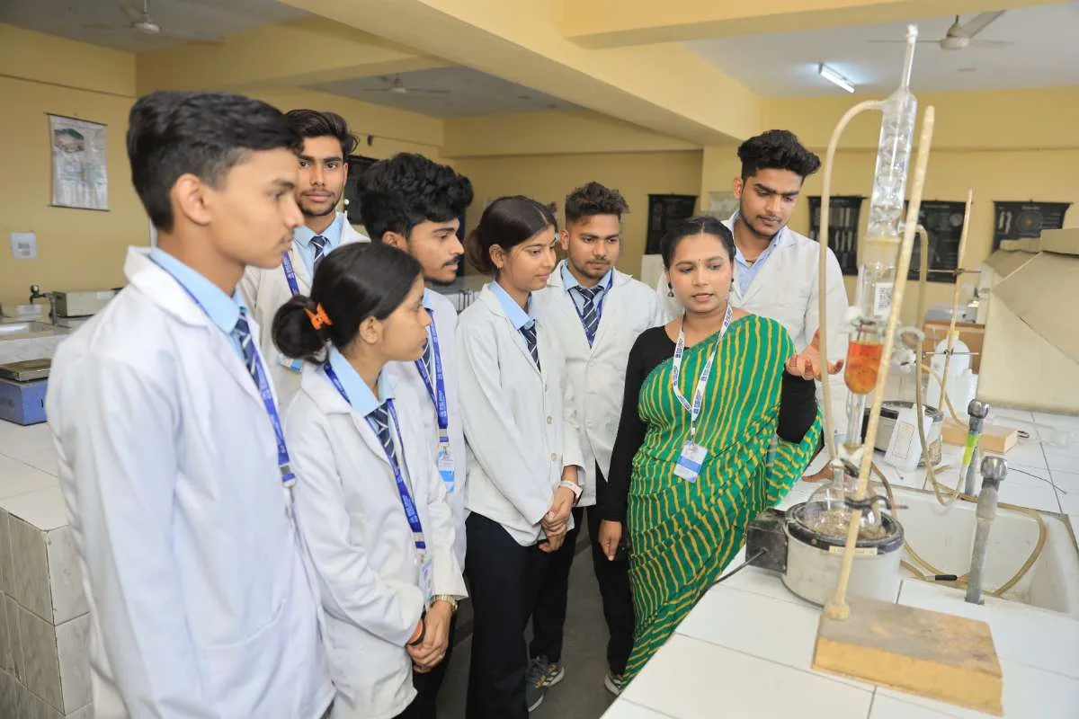 Students at HIMT — HIMT College of Pharmacy