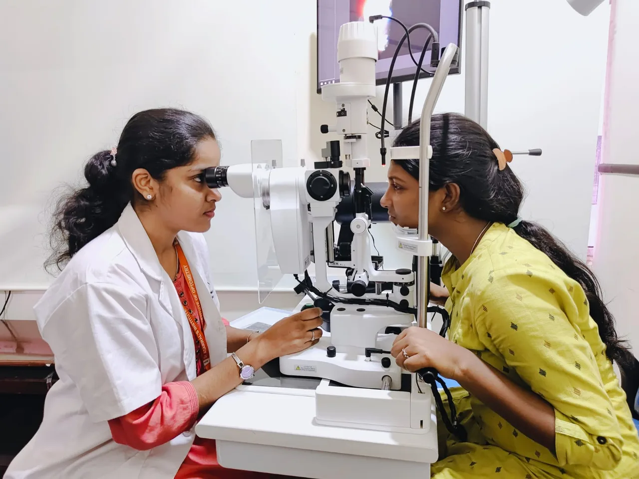 Experience excellence in our well-equipped clinical lab with all essential optometry instruments! 2 — Dr. Agarwals Institute of Optometry