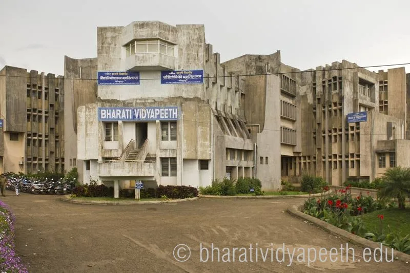 01 College Building.jpg — Bharati Vidyapeeth's College of Engineering, Kolhapur