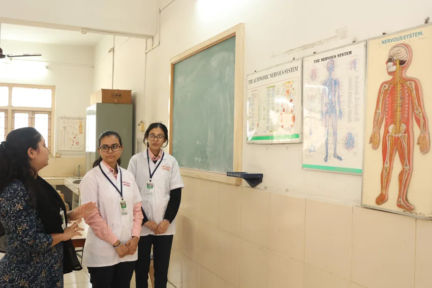 Laboratory setup — Shree Naranjibhai Lalbhai Patel College of Pharmacy, Umrakh