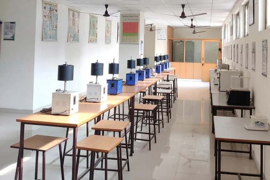 PHARMACY LABS & MACHINE ROOM — Ishan Institute of Pharmacy