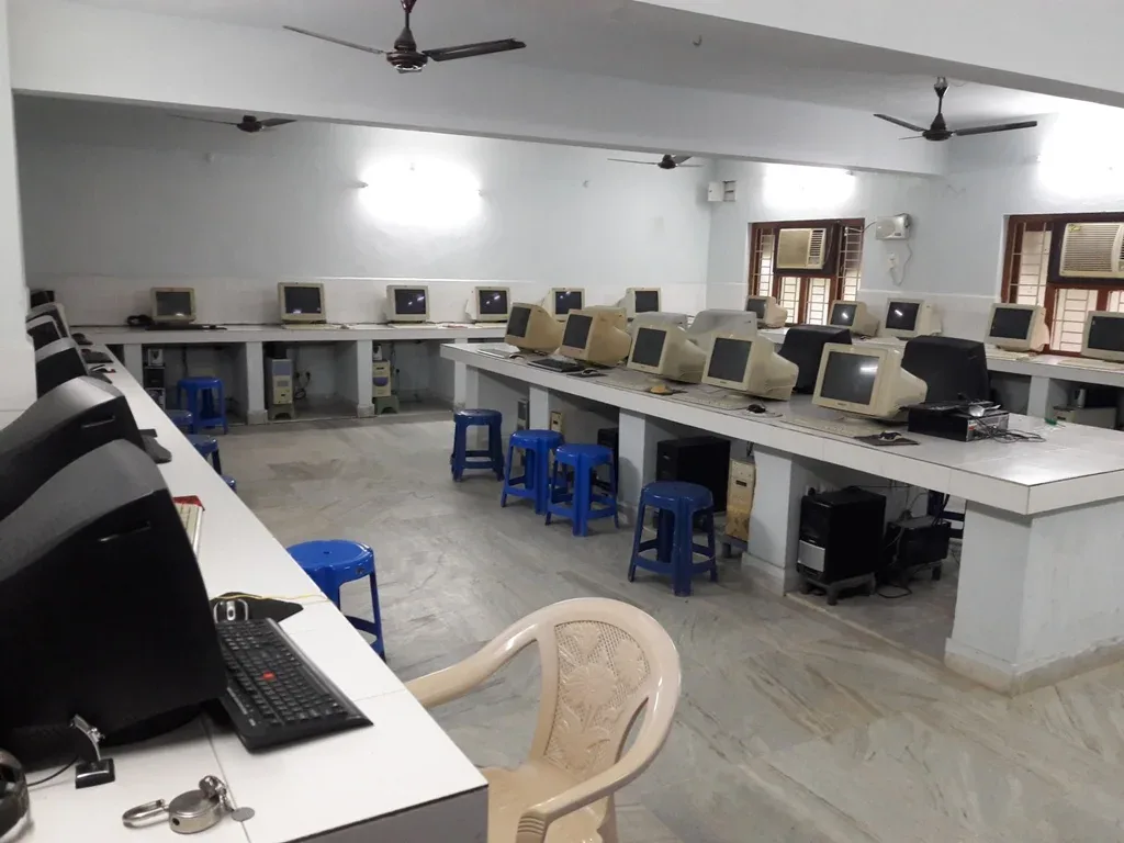 Computer Lab — Royal College of Pharmacy & Health Sciences