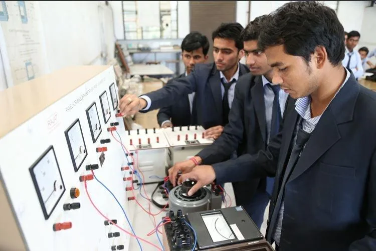 Babu Banarsi Das Institute of Technology (BBDIT), Ghaziabad lab