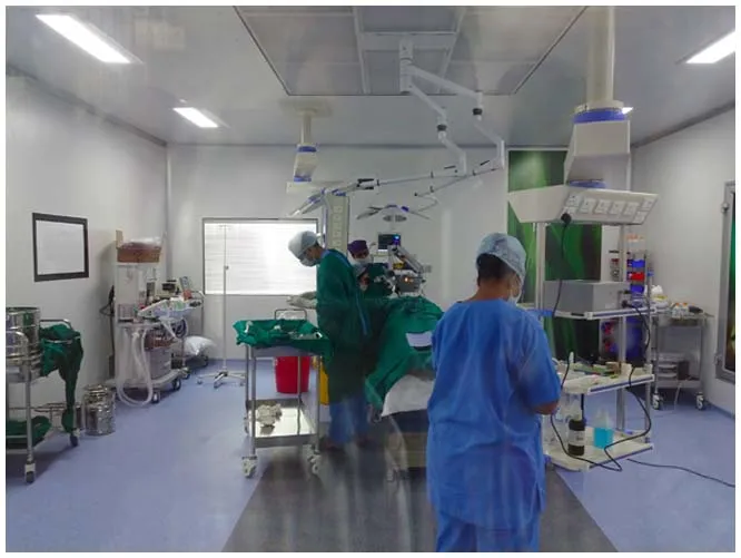 Modular operating theatre with anaesthesia and monitoring equipment at the teaching hospital of Dr. M.K. Shah Medical College, Ahmedabad