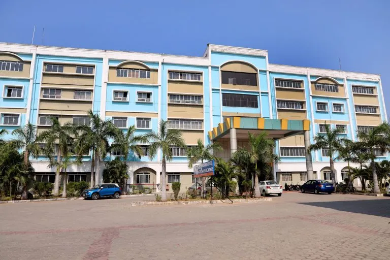 Multi-storey academic block on the Karpaga Vinayaga Institute of Medical Sciences campus, Chengalpattu