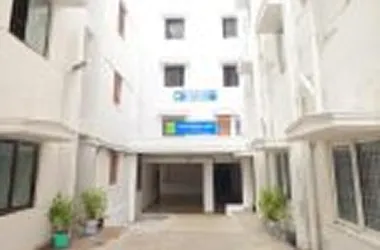 On-campus hostel building courtyard at Sri Muthukumaran Medical College, Chennai